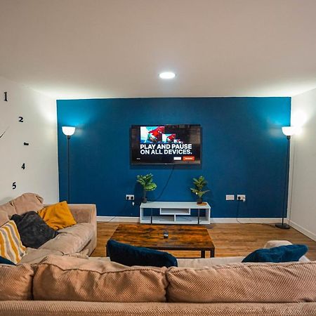 Private And Spacious 2 Bedroom House - Free Parking! Кардифф Экстерьер фото