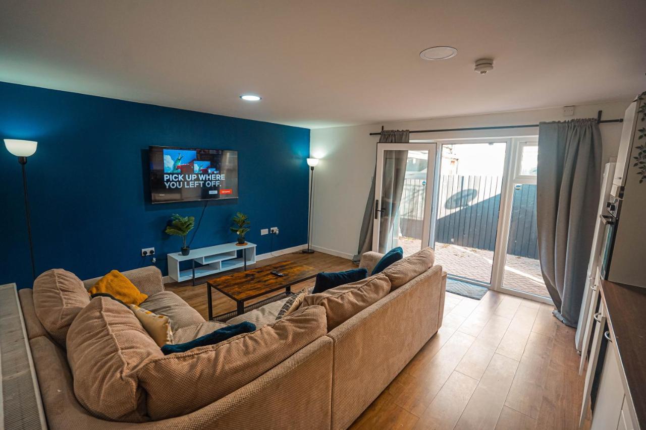 Private And Spacious 2 Bedroom House - Free Parking! Кардифф Экстерьер фото