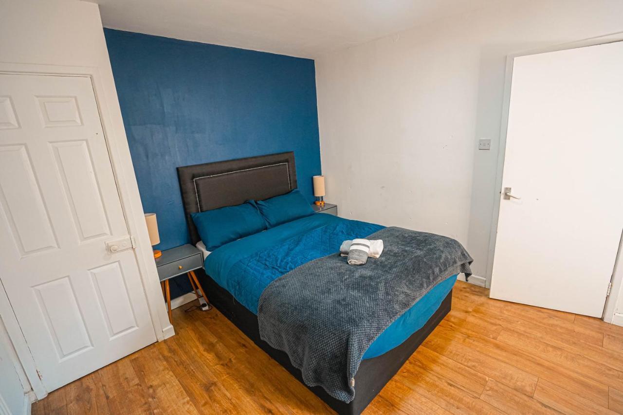 Private And Spacious 2 Bedroom House - Free Parking! Кардифф Экстерьер фото