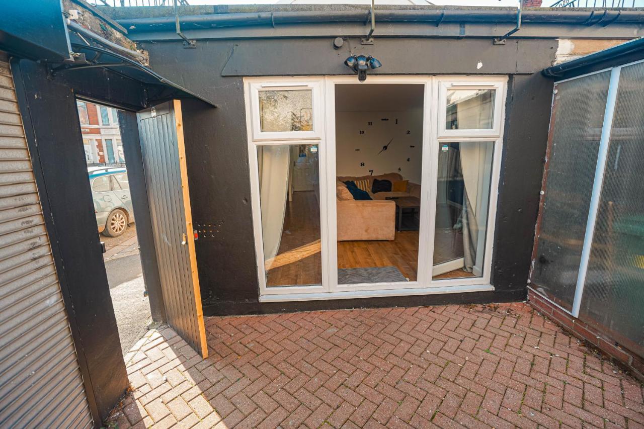 Private And Spacious 2 Bedroom House - Free Parking! Кардифф Экстерьер фото