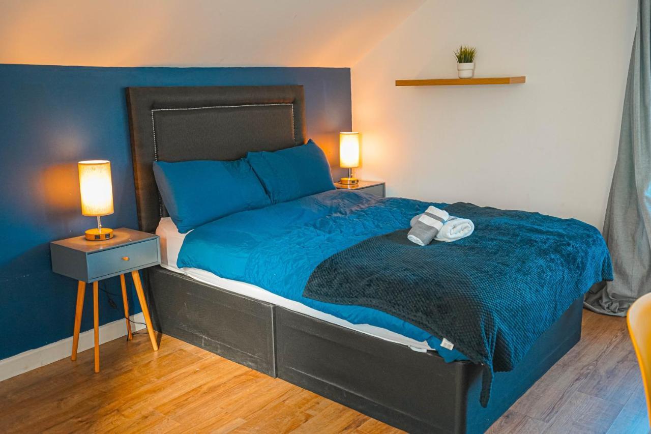 Private And Spacious 2 Bedroom House - Free Parking! Кардифф Экстерьер фото