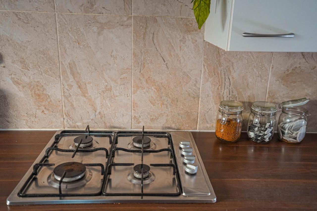 Private And Spacious 2 Bedroom House - Free Parking! Кардифф Экстерьер фото