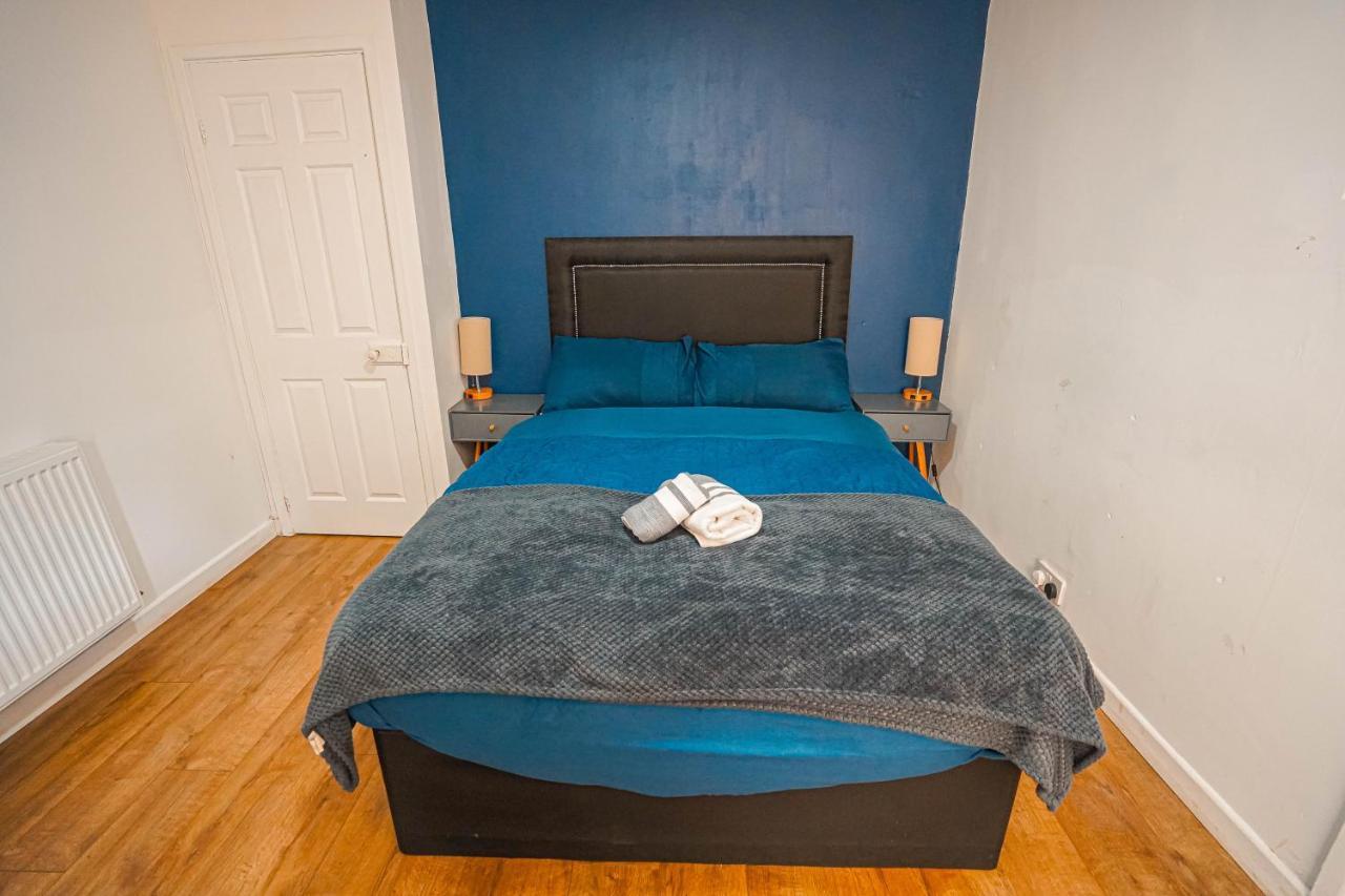 Private And Spacious 2 Bedroom House - Free Parking! Кардифф Экстерьер фото