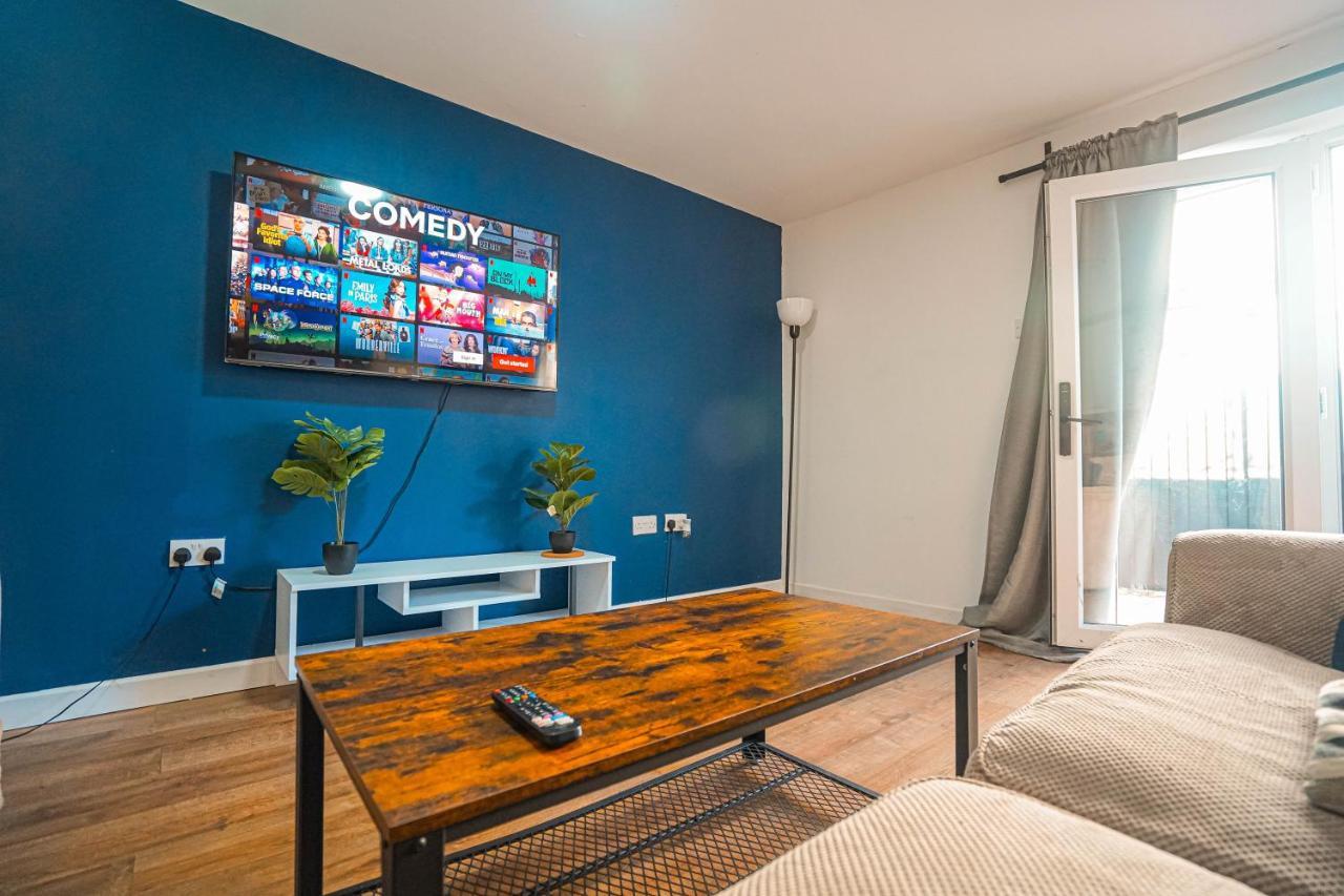 Private And Spacious 2 Bedroom House - Free Parking! Кардифф Экстерьер фото